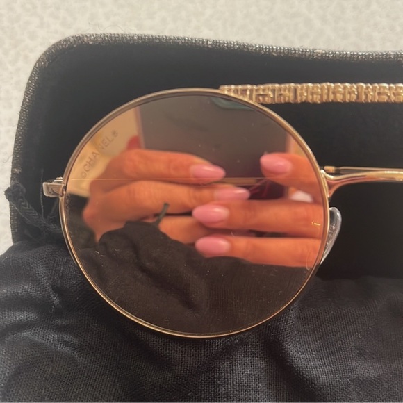 Chanel round mirror sunglasses - Picture 5 of 6